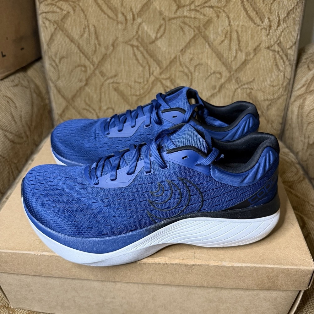 Topo Athletic Atmos Running Shoes Navy White Mens Size 9 Max Cushion Trainer